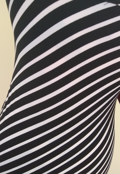 Beige by eci Maxi Dress. Size 4 - Picture 8 of 8